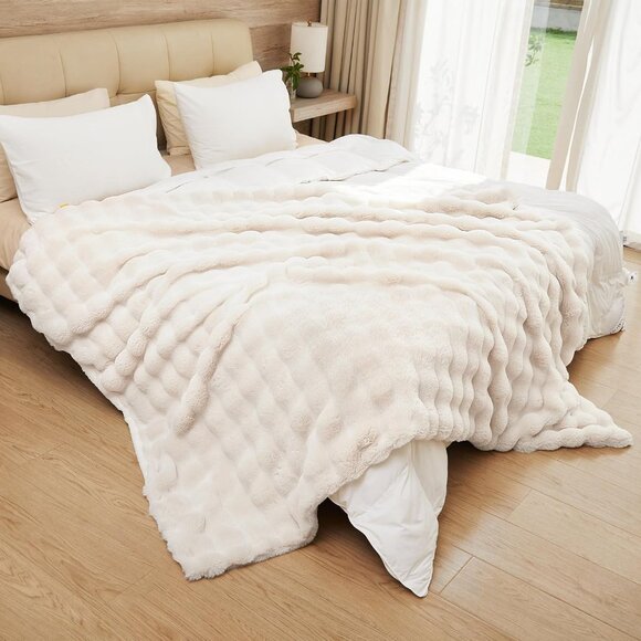 NEW Sealed Rabbit Fur Bubble Blanket - Picture 5 of 5